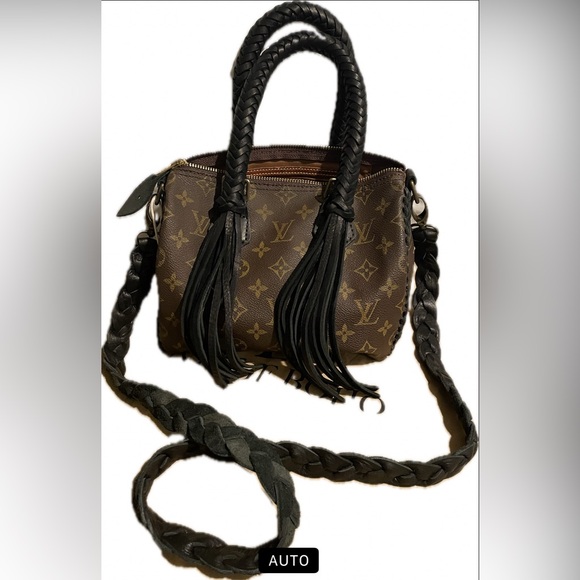 Authentic Louis Vuitton crossbody handbag. Bought from Vintage Boho Bags. - Picture 1 of 8